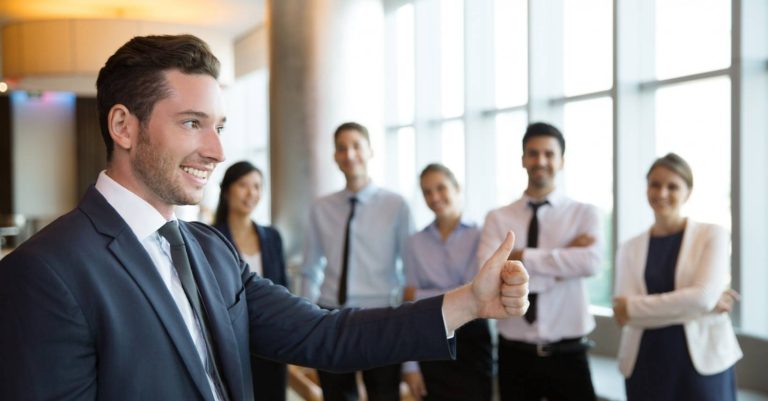 إعداد التوصيات الاستراتيجية وبناء العلاقات الفعّالة