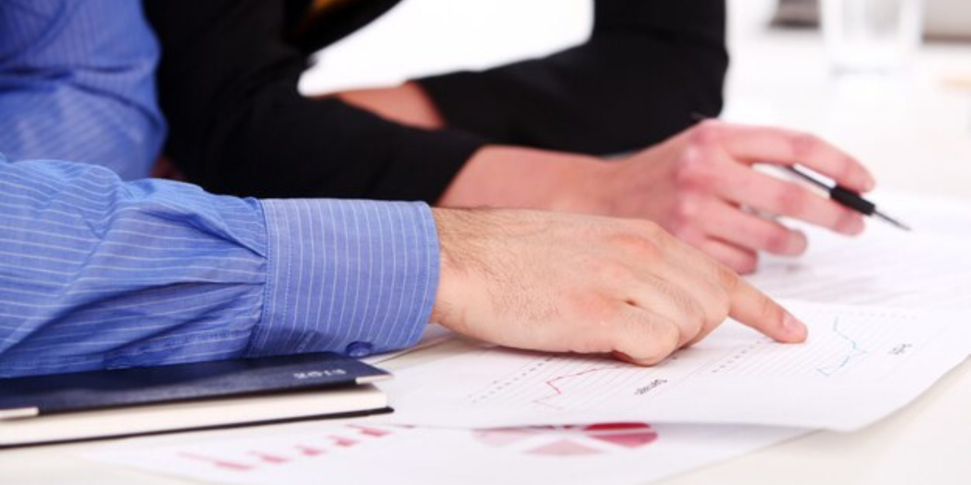 صياغة وإدارة العقود والمناقصات وإجراءاتها
